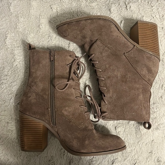 Forever 21 Shoes - SIZE 7 Forever 21 boots